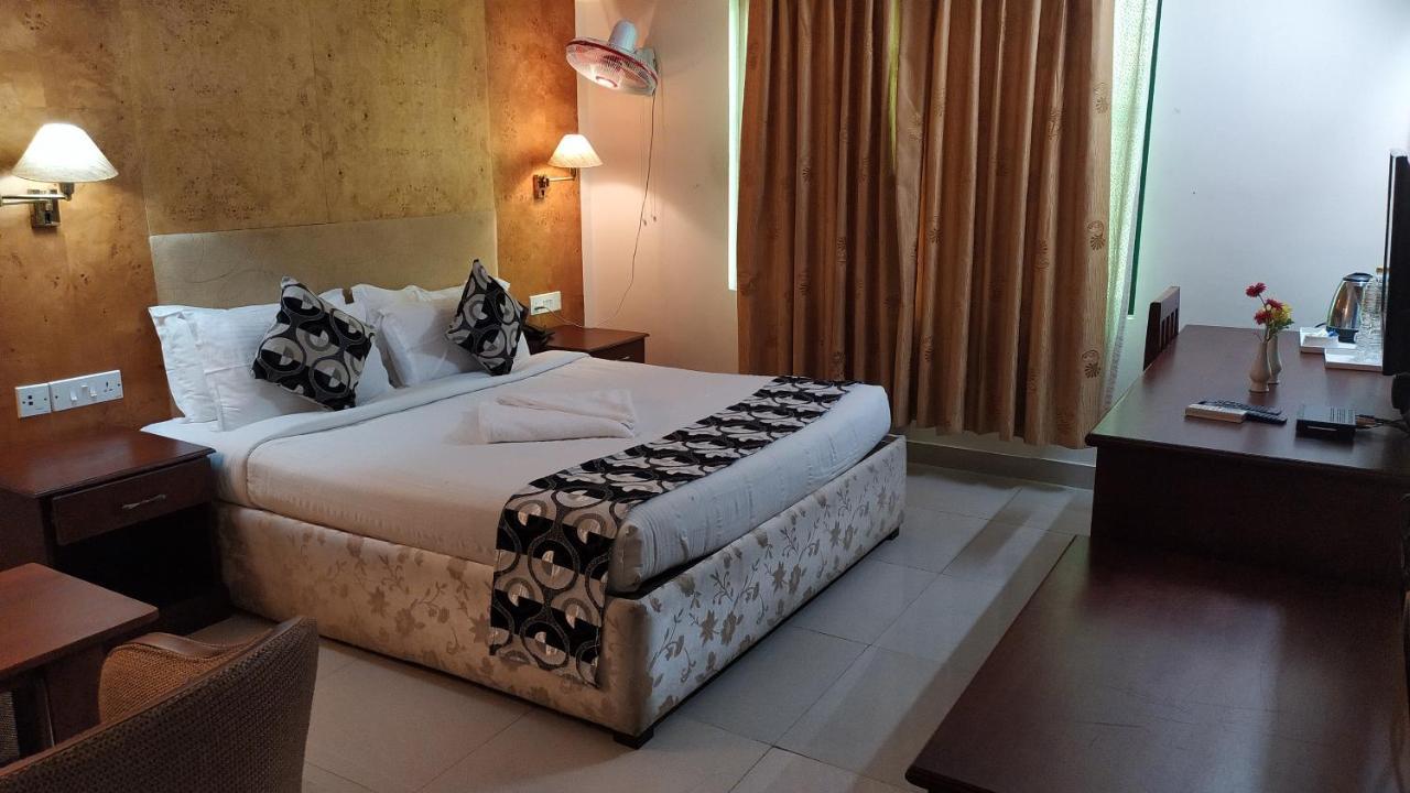 Hotel Bessota International Tiruvalla Exterior photo