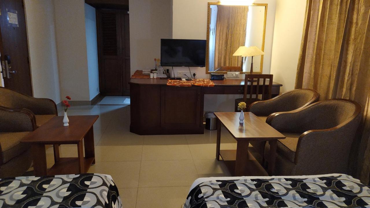 Hotel Bessota International Tiruvalla Exterior photo