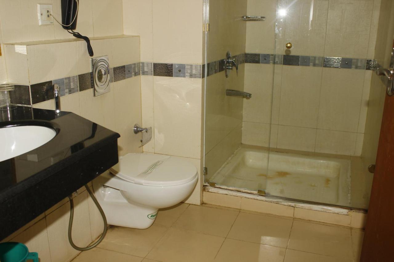 Hotel Bessota International Tiruvalla Exterior photo